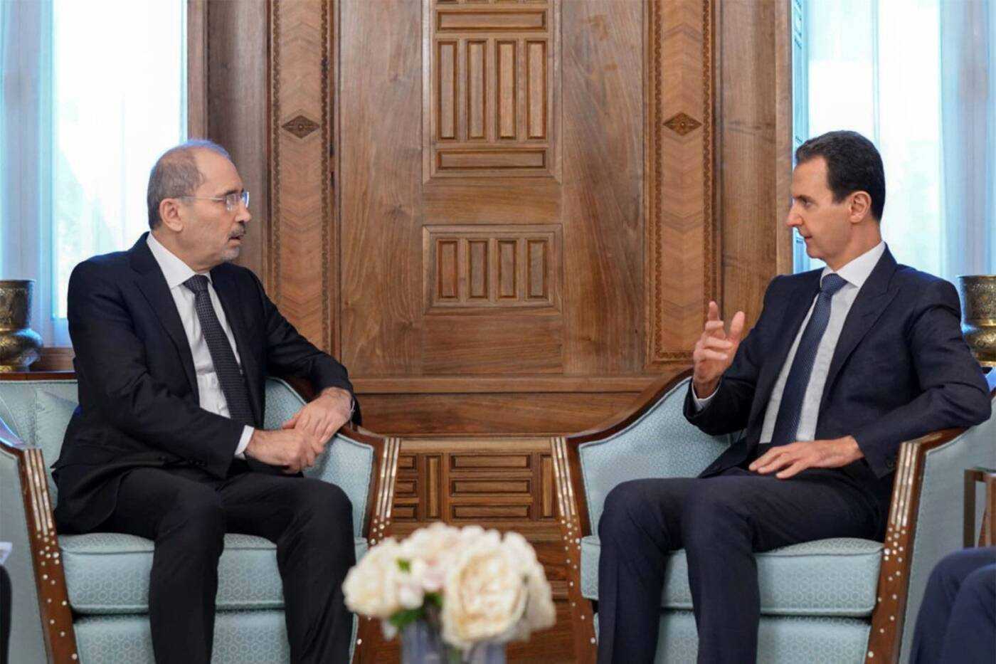 Syrian President Bashar al-Assad receives Jordanian Foreign Minister Ayman Safadi in Damascus, 15/2/2023 (Presidency of the Syrian Arab Republic)