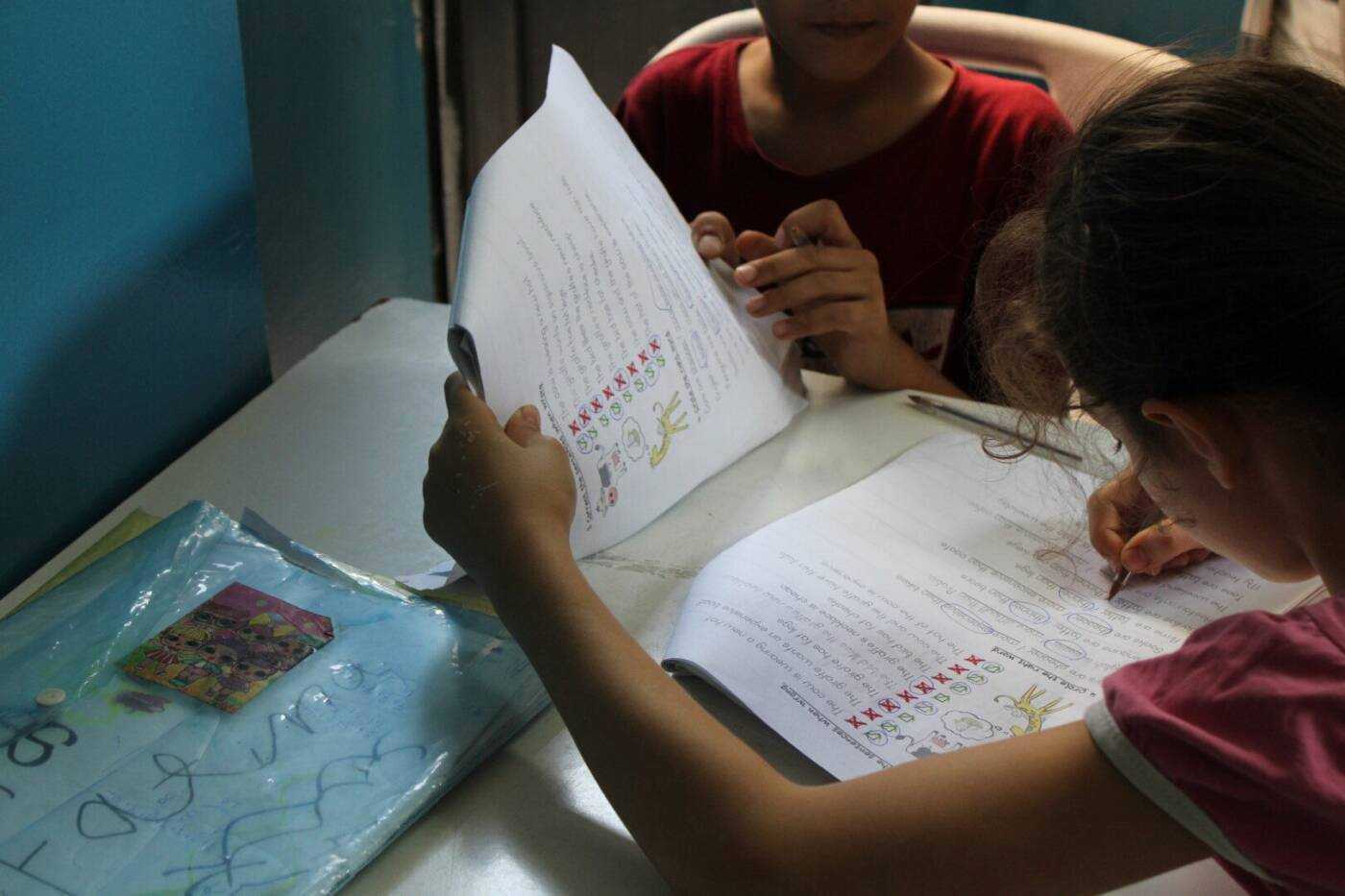 Students complete an English workbook at 26 Letters, a learning center in Beirut’s Hamra neighborhood, 04/10/2023 (Hanna Davis/Syria Direct)