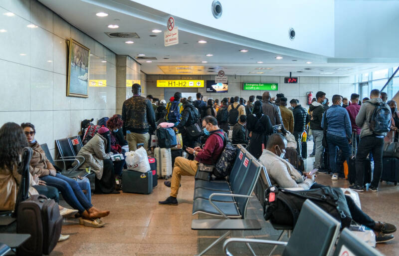Travelers wait for security checks before a flight at Cairo International Airport, 15/1/2021 (AFP/Amir Makar)