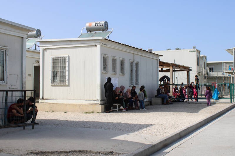 Recently arrived asylum seekers avoid the sun at Cyprus’ Pournara Reception Center, 27/03/2024 (Hanna Davis/Syria Direct)