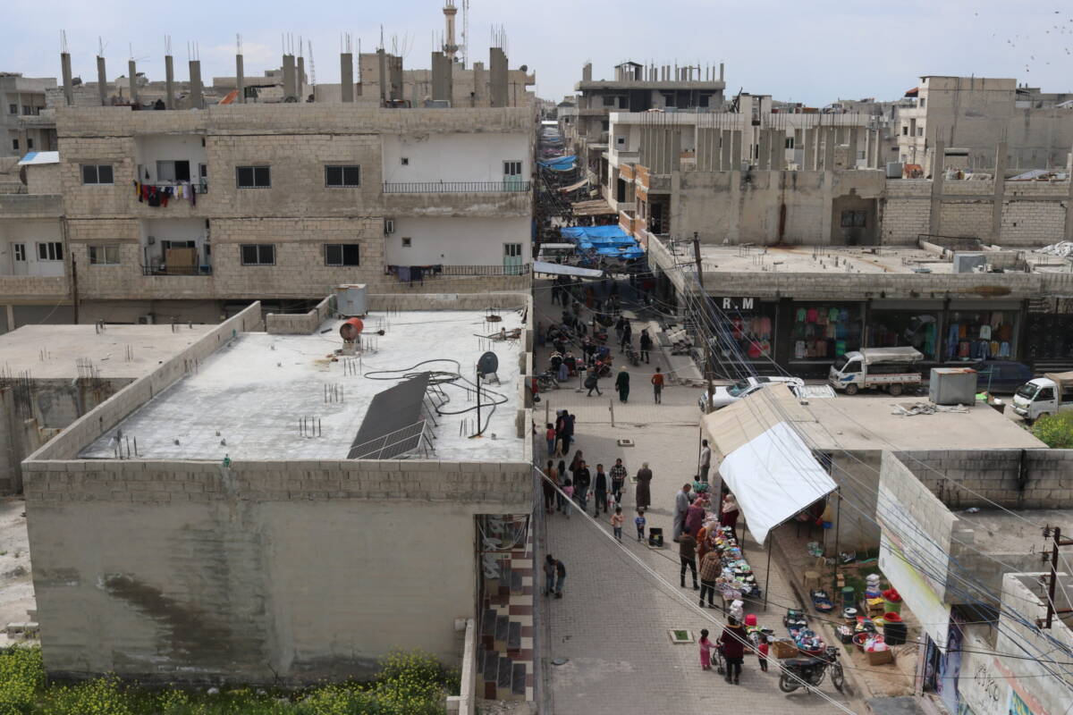 سوق التلل وسط مدينة عين العرب (كوباني)، 08/ 04/ 2024، (سوريا على طول)