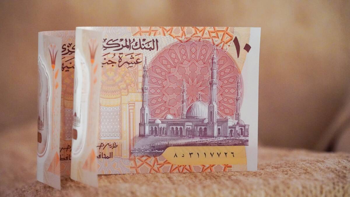 A 10-pound Egyptian banknote (Hamed Taha/Unsplash)