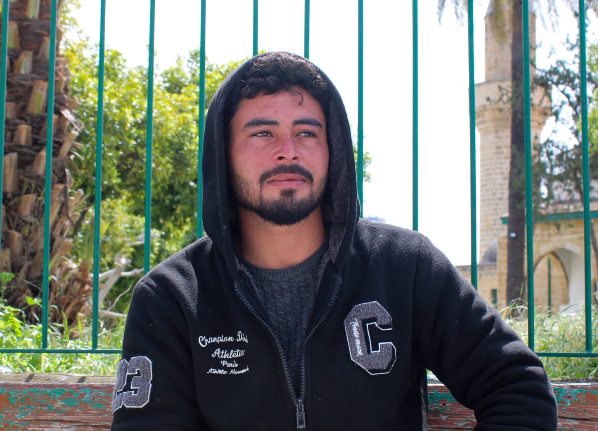 ​​إيهاب الفياض، 24 عاما، قال أن أمله بمستقبل أفضل في قبرص تلاشى بعد عامين ونصف من وصوله إلى الجزيرة، 28/  03/ 2024، (هانا ديفيس/ سوريا على طول)