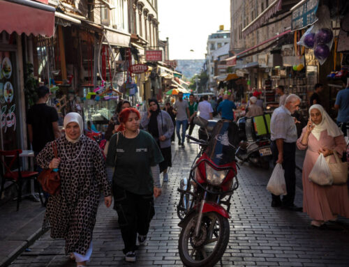 تجديد الإقامة السياحية في تركيا: شروط تعجيزية تضع السوريين أمام خيارات محدودة