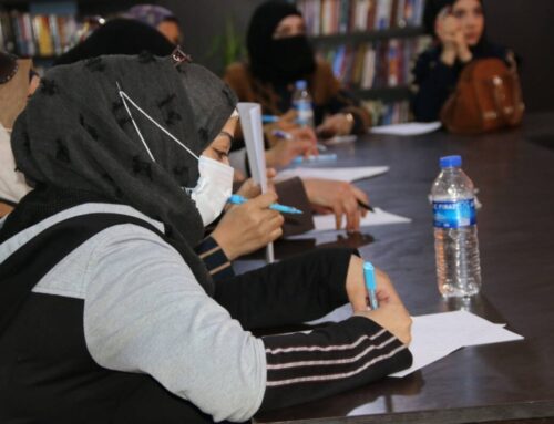 “الطريق ما يزال طويلاً”: غياب التمثيل النسائي في مؤسسات المعارضة شمال سوريا