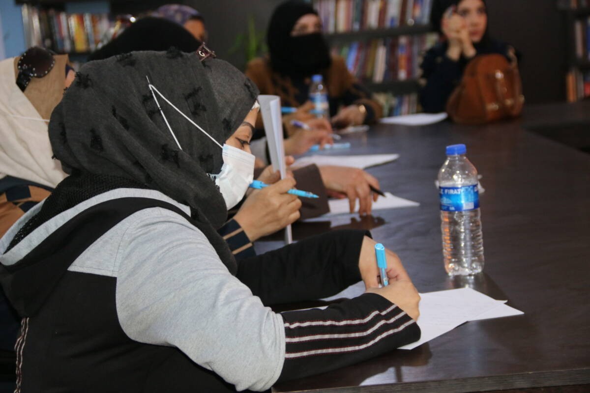 Women participate in a property rights workshop held by the Harmoon Center for Contemporary Studies in opposition-held Afrin city, northwestern Syria, 16/10/2021 (Hanin al-Sayed)